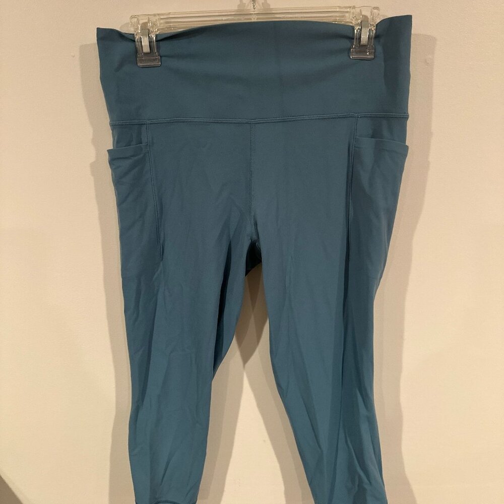 Athleta Salutation Stash Crop Legging Size Large